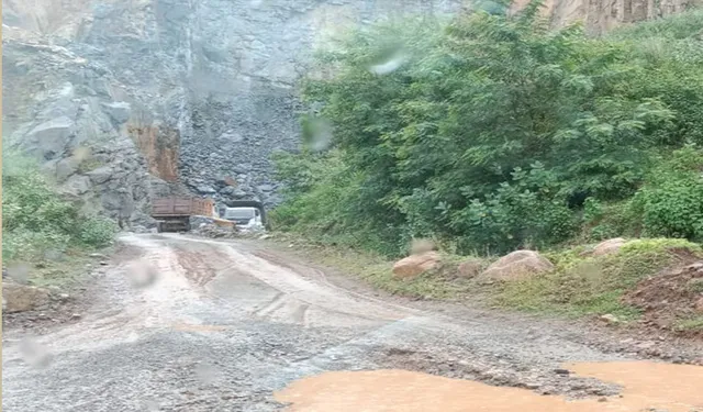 ଡଙ୍କାରୀ ବନ୍ଦ ସୈରାତରୁ ବେଧଡ଼କ କଳାପଥର ଲୁଟ୍‌