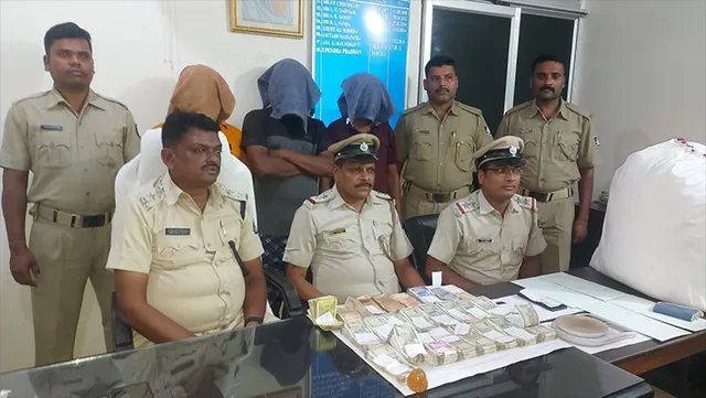 ୧୬ କେଜି ଗଞ୍ଜେଇ ସହ ୮ ଲକ୍ଷ ୪୫ ହଜାର ଟଙ୍କା ଜବତ