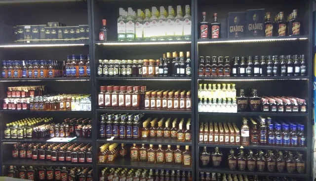 ଗୋଟିଏ ମଦ ଦୋକାନ ପାଇଁ ୫୦ ଆବେଦନ 