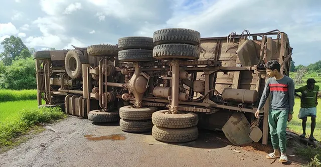 ଓଲଟିଲା ଟ୍ରକ, ୧୨ ଘଣ୍ଟା ରାସ୍ତା ଜାମ୍‌