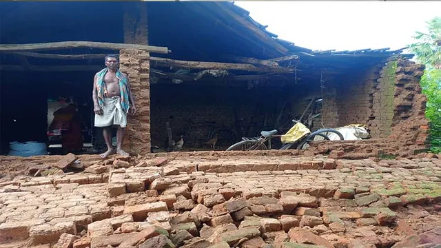 ଲଗାଣ ବର୍ଷାରେ କାନ୍ଥ ଭୁଶୁଡ଼ିଲା