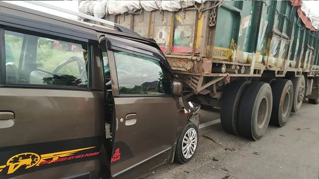ଟ୍ରକ୍‌କୁ ପଛରୁ ଧକ୍କା ଦେଲା କାର୍‌, ଅଳ୍ପକେ ବର୍ତ୍ତିଲେ ଯାତ୍ରୀ