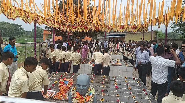 ପାହାଡ଼ପୁରରେ ରାଷ୍ଟ୍ରପତିଙ୍କ ସ୍ୱାମୀଙ୍କ ଅଷ୍ଟମ ଶ୍ରାଦ୍ଧ ବାର୍ଷିକୀ