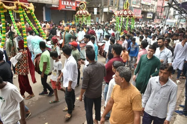 ମହରମ ଶୋଭାଯାତ୍ରା : ଆକର୍ଷଣ ସାଜିଲା ତ୍ରିରଙ୍ଗା ଝାଙ୍କି, ସୁରକ୍ଷା ବ୍ୟବସ୍ଥାରେ ୧୭ ପ୍ଲାଟୁନ୍‌ ପୁଲିସ ଫୋର୍ସ