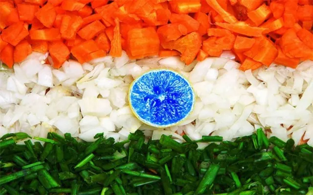 ହୋଟେଲ ଖାଦ୍ୟପେୟରେ ତ୍ରିରଙ୍ଗା