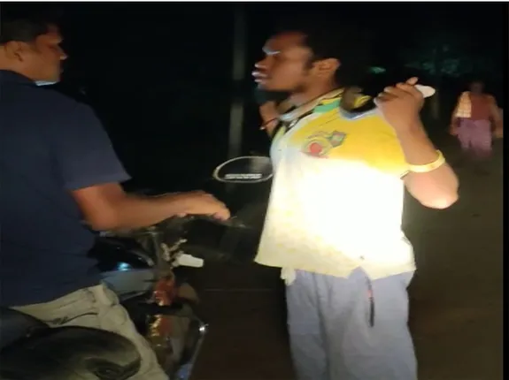 ବେକରେ ସାପ ଗୁଡ଼ାଇ ଡାକ୍ତରଖାନା ଗଲା ଯୁବକ