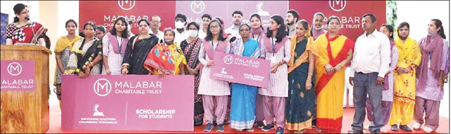 ୨୧୫ ଛାତ୍ରୀଙ୍କୁ ମାଲାବାରର ଶିକ୍ଷା ବୃତ୍ତି