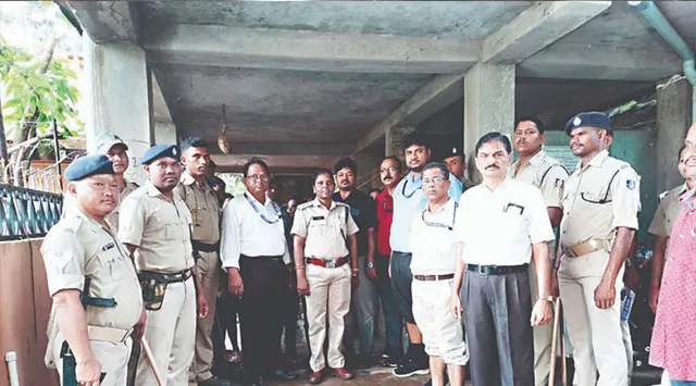 ଋଣ ପରିଶୋଧ କରିପାରିଲେନି, କୋପରେଟିଭ୍‌ ଅରବାନ୍‌ ବ୍ୟାଙ୍କ ପକ୍ଷରୁ ସିଲ୍‌ ହେଲା ଘର