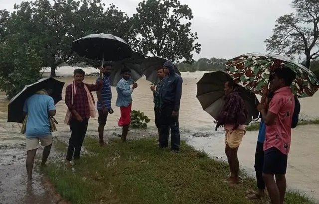 ଫୁଲୁଛି ତେଲନଦୀ: ଦେଓଗାଁରେ ବନ୍ୟା ଆଶଙ୍କା, ସିଙ୍ଗାଟିମାଲ ଗାଁକୁ ପାଣି