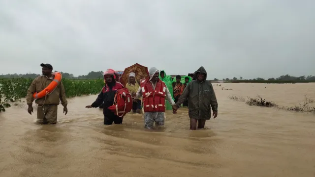 କୋଷାଗୁମୁଡା ବ୍ଲକର ତଳୁଆ ଅଞ୍ଚଳରେ ବନ୍ୟା ପରିସ୍ଥିତି; ଅସ୍ଥାୟୀ କ୍ୟାମ୍ପରେ ଫସିରହିଥିବା ୧୨ ଶ୍ରମିକଙ୍କୁ ଉଦ୍ଧାର