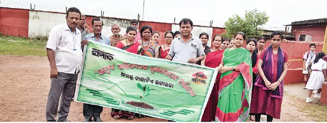 ବିବେକାନନ୍ଦ ବିଦ୍ୟାଳୟ ପରିସରରେ ବୃକ୍ଷରୋପଣ