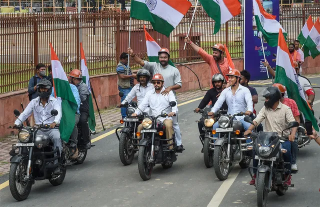 ଲାଲକିଲାରୁ ସାଂସଦଙ୍କ ତ୍ରିରଙ୍ଗା ବାଇକ୍‌ ଯାତ୍ରା: ବିରୋଧୀ ସାଂସଦ ଯୋଗ ଦେଲେନି, ବର୍ଷିଲା ବିଜେପି