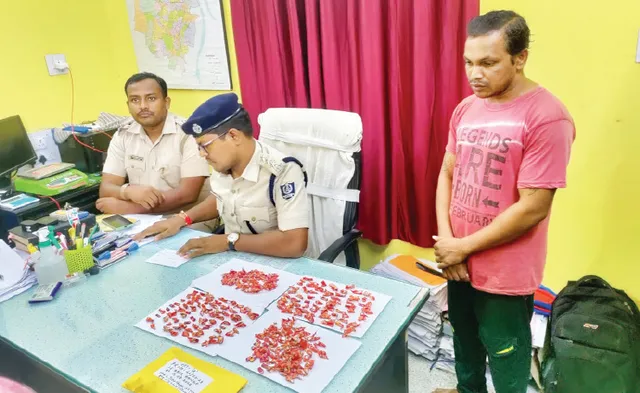 ‘ପୁଲିସ୍‌ ମିତ୍ର’ର ଭାଇ ନିଶାମାଫିଆ