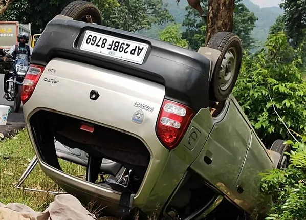 କାର ଓଲଟି ୨ଶିଶୁ ସମେତ ୭ ଆହତ