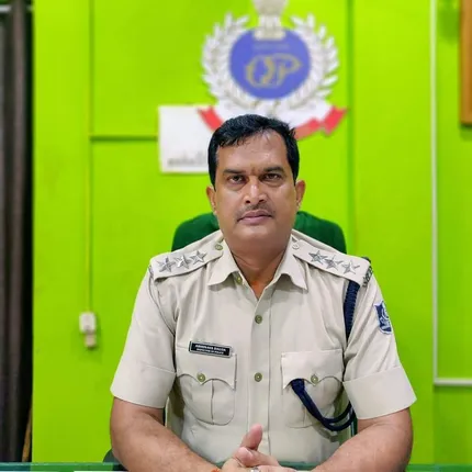 ୩୦ ହଜାର ଟଙ୍କା ଲାଞ୍ଚ ନେବା ବେଳେ ଭିଜିଲାନ୍ସ ସେଲ୍‌ ହାତରେ ଧରାପଡ଼ିଲେ ଥାନା ଅଧିକାରୀ