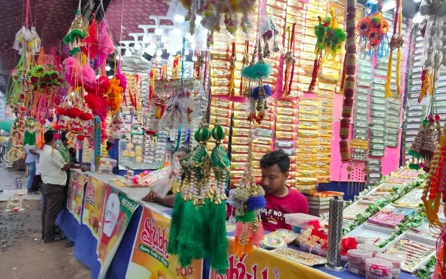 ଭାଇଭଉଣୀ ସଂପର୍କର ପବିତ୍ର ଡୋର: ଏଥର ବଜାର ନେଇଛି କୁନ୍ଦନ-କପୁଲ୍‌-ସୁନାଚାନ୍ଦି ରାକ୍ଷୀ