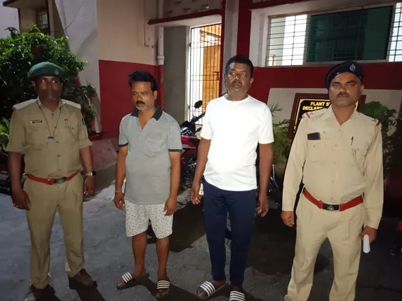 କାଠ ଚୋରା ଚାଲାଣ ଅଭିଯୋଗରେ ଦୁଇ ଅଭିଯୁକ୍ତ ଗିରଫ