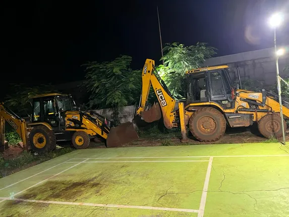 ବେଆଇନ ମାଙ୍କଡ଼ା ପଥର ଖଣିରେ ଚଢ଼ଉ; ୮ ଟ୍ରକ-ଜେସିବି ସହ ୭ ଗିରଫ