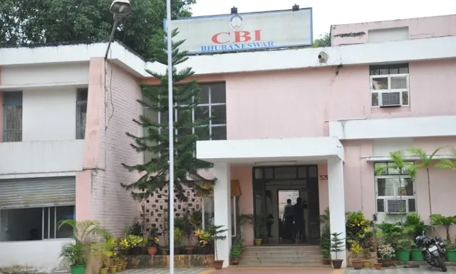 ଶିଳ୍ପପତି ମହିମା ମିଶ୍ରଙ୍କ ଘରେ ସିବିଆଇ ଚଢ଼ାଉ: ପିପିଟିର ମେକାନିକାଲ ମୁଖ୍ୟଯନ୍ତ୍ରୀଙ୍କ ସମେତ ୪ ଗିରଫ