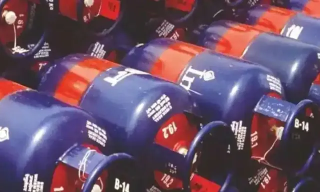 ସିଲିଣ୍ଡର୍‌ପିଛା ୩୬ ଟଙ୍କା କମିଲା ବ୍ୟାବସାୟିକ ରନ୍ଧନ ଗ୍ୟାସ୍‌