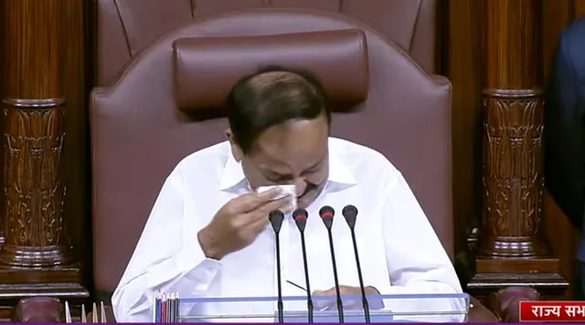 ରାଜ୍ୟସଭାରେ ସାଂସଦମାନେ ବିଦାୟ ଦେବା ବେଳେ ଛଳ ଛଳ ହୋଇଗଲା ଭେଙ୍କୟା ନାଇଡୁଙ୍କ ଆଖି