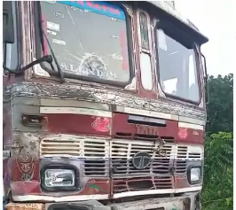 ଟ୍ରକ ସହ ଅଟୋ ମୁହାଁମୁହିଁ ଧକ୍କା: ବାପପୁଅଙ୍କ ସମେତ ୫ ମୃତ