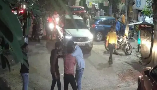 ରାସ୍ତା ମଝିରେ ଯୁବକଙ୍କୁ ହତ୍ୟା ଘଟଣା: କାନ୍ଥରେ ପରିଶ୍ରା କରିବାକୁ ନେଇ ହୋଇଥିଲା ବିବାଦ, ୪ ଅଭିଯୁକ୍ତ ଗିରଫ