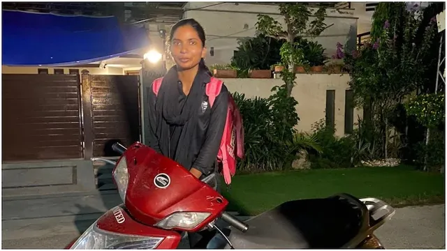 କେଏଫ୍‌ସିର ଏହି ମହିଳା ଡେଲିଭରି ଏଜେଣ୍ଟ୍‌ଙ୍କୁ ଜାଣନ୍ତୁ; ରାତିରେ ବରାଦ ପହଞ୍ଚାଇ ପାଲଟିଲେ ଚର୍ଚ୍ଚିତ