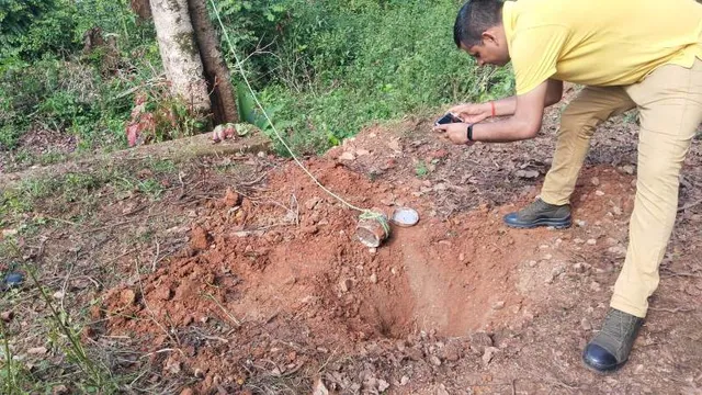 ଟିଫିନ ବୋମା ଉଦ୍ଧାର ପରେ ନିଷ୍କ୍ରିୟ କଲେ ଡିଭିଏଫ ଓ ବିଏସଏଫ ଯବାନ