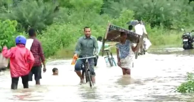 ମହାନଦୀରେ ବନ୍ୟା ଯୋଗୁ ଟିକରପଡା ପଞ୍ଚାୟତରୁ ୧୦୦ ପରିବାର ସ୍ଥାନାନ୍ତରିତ