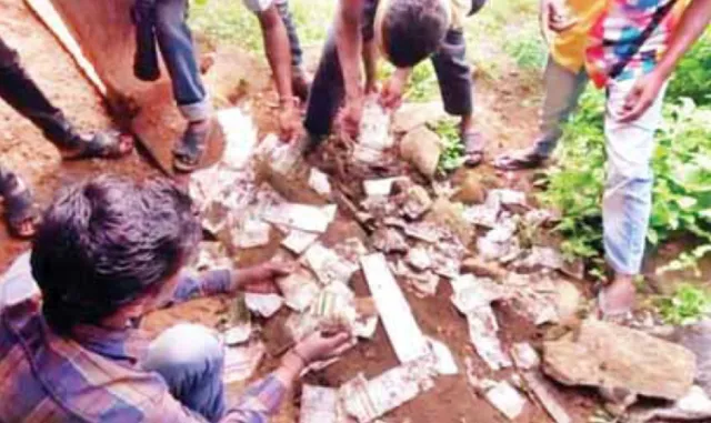 ମାଟିତଳେ ଶତାଧିକ ଲୋକଙ୍କ ଆଧାରକାର୍ଡ