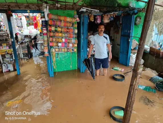 ଲଗାଣ ବର୍ଷାରେ ପାଣି ଘେରରେ ପାପଡାହାଣ୍ଡିର ୩ ସାହି, ୮୧ଟି ଘର ଓ ୧୦ ଦୋକାନରେ ପଶିଲା ବନ୍ୟାଜଳ