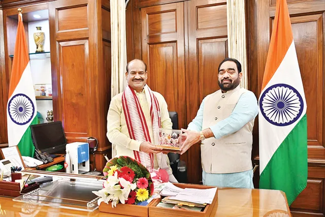 ଲୋକସଭା ବାଚସ୍ପତିଙ୍କୁ ଭେଟିଲେ ଆରୁଖ