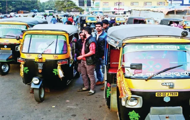 ୫ ହଜାର ଅଟୋ ପାଇଁ ସହରରେ ନାହିଁ ପାର୍କିଂ ସ୍ଥାନ, ୧୯୯୪ରୁ ଦାବି ହାସଲ ପାଇଁ ଲଢ଼ୁଛି ଅଟୋ ମହାସଂଘ