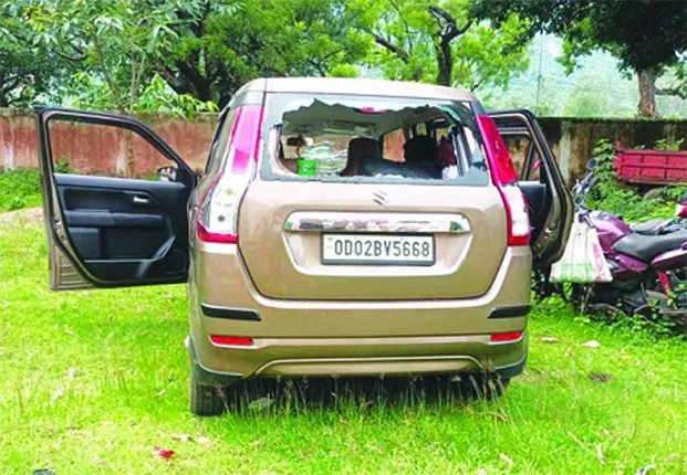 ଦାଣ୍ଡରେ ପଡ଼ିଲା ପାରିବାରିକ କଳହ: ବାପା ପାଖରୁ ଝିଅକୁ ଆଣିବାକୁ ଯାଇ ମାଡ଼ ଖାଇଲେ ମା’