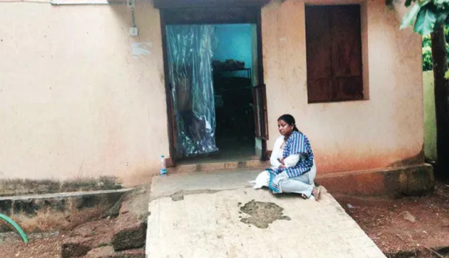 ଜମି ପଞ୍ଜୀକରଣରେ ଅନିୟମିତତା ଅଭିଯୋଗ: ଧାରଣାରେ ବସିଲେ ଅଭିଯୋଗକାରୀ