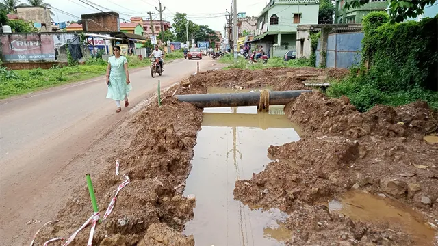 ବ୍ୟାସନଗର ସହର ସାରା ଗାତ, ବିପଦରେ ପଥଚାରୀ