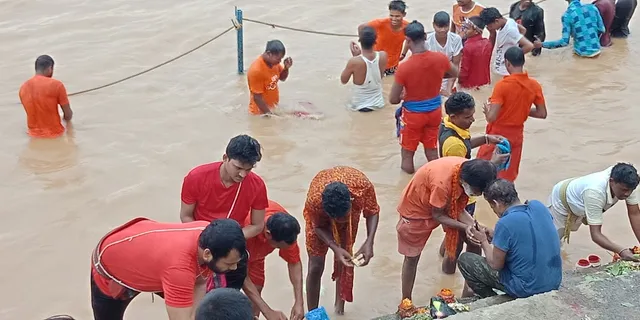 ଆଜି ଶେଷ ସୋମବାର: ଫିକା ପଡ଼ିଲାନି କାଉଡ଼ିଆଙ୍କ ଶ୍ରଦ୍ଧା, ବେଦବ୍ୟାସକୁ ଆସିଲେ ୩୦ ହଜାର କାଉଡ଼ିଆ