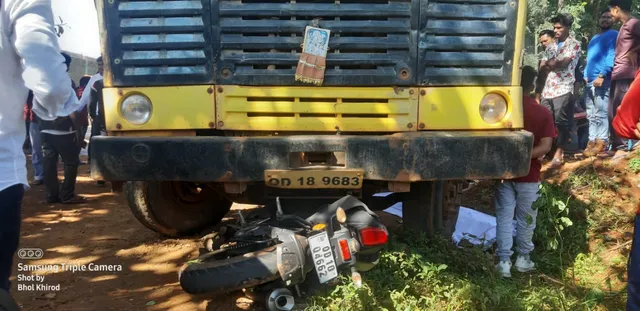 ଦଂପତିଙ୍କ ଉପରେ ମାଡ଼ିଗଲା ହାଇୱା; ଘଟଣାସ୍ଥଳରେ ସ୍ତ୍ରୀ ମୃତ, ସ୍ୱାମୀ ଗୁରୁତର