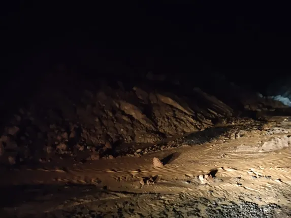 ଡକ୍ରୀ ଘାଟିରେ ମାଟି ଅତଡ଼ା ଖସି ରାସ୍ତାଜାମ୍, ବିଦ୍ୟୁତ ଯୋଗାଣ ଅଭାବରୁ ଅନ୍ଧାରରେ ଗୁପ୍ତେଶ୍ୱର