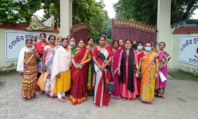 ୨୨ ଲକ୍ଷ ଠକି ଦମ୍ପତି ଛୁ, ଏସ୍‌ପିଙ୍କ ଦ୍ବାରସ୍ଥ ହେଲେ ମହିଳା