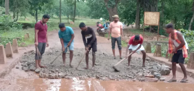 ପଞ୍ଚାୟତ ଶୁଣିଲାନି; ଯୁବ ସଂଘ ମରାମତି କଲେ ରାସ୍ତା