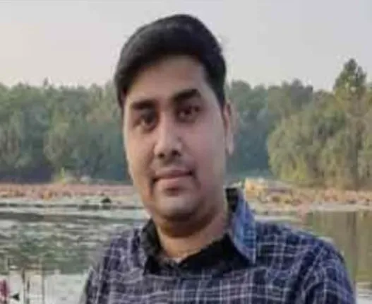 ବ୍ୟାଙ୍କ କର୍ମଚାରୀ ନିଖୋଜ: ବ୍ରିଜ୍ ଉପରୁ ମିଳିଲା ବାଇକ୍ ଓ ହେଲମେଟ୍, ଆଶଙ୍କାରେ ପରିବାର ଲୋକେ