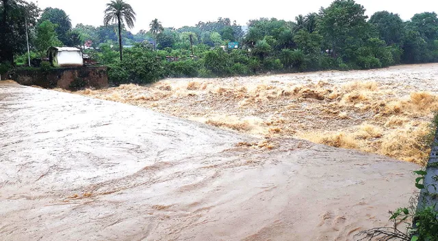 ବନ୍ୟାଜଳ ପାଇଁ ବଢୁଛି ଏହି ୪ ନଦୀର ଜଳସ୍ତର