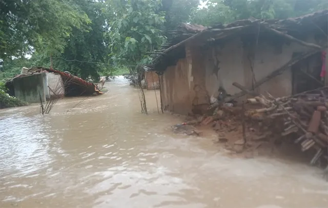 ଦୁଃସ୍ଥିତିରେ ବନ୍ୟା‌ବିପନ୍ନ: ଡିବିରି ପାଇଁ କିରାସିନି ନାହିଁ! ମନ୍ତ୍ରୀଙ୍କ ନିର୍ଦ୍ଦେଶକୁ ବେଖାତିର