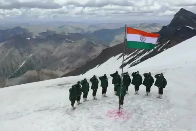 ଏଲଓସିର ଗୁରେଜ ଉପତ୍ୟକାରେ ଉଡ଼ିବ ହାତ ତିଆରି ତ୍ରିରଙ୍ଗା