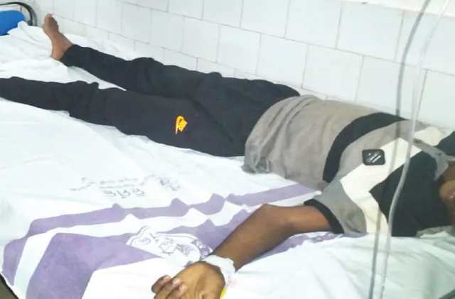 ମୋବାଇଲ୍‌ ଚୋରି ଅଭିଯୋଗ: ନାବାଳକକୁ ବାନ୍ଧି ମାଡ଼, ପରିସ୍ରା ପିଆଇଲେ