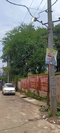 ଅବ୍ୟବସ୍ଥାରେ ସହରର ଆଲୋକୀକରଣ: ପାଂଚ ହଜାର ବିଦ୍ୟୁତ ଖୁଣ୍ଟକୁ ୫ଲାଇନ୍ ମ୍ୟାନ