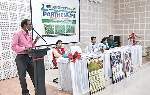 କେଏମ୍‌ବିବିରେ ଗାଜର ଘାସର ଭୟାବହତା ଉପରେ ସଚେତନତା ଶିବିର