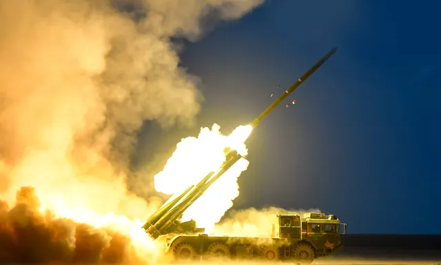 ସମରାଭ୍ୟାସରେ ତାଇୱାନ୍‌ ଚତୁଃପାର୍ଶ୍ବରେ ଦୂରଗାମୀ ରକେଟ୍‌ କମାଣ ଓ ସାଧାରଣ କ୍ଷେପଣାସ୍ତ୍ର ନିକ୍ଷେପ କରୁଛି ‘ପିଏଲ୍‌ଏ’